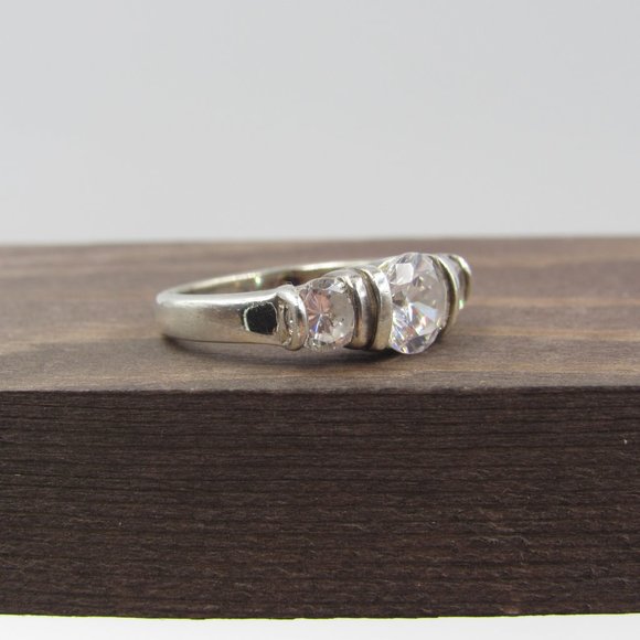 Size 6 Sterling Silver Triple Cubic Zirconia Ring - Picture 3 of 8